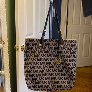 Michael kors shoulder bag